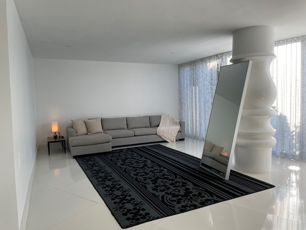 Suite, Tower - Photo 2