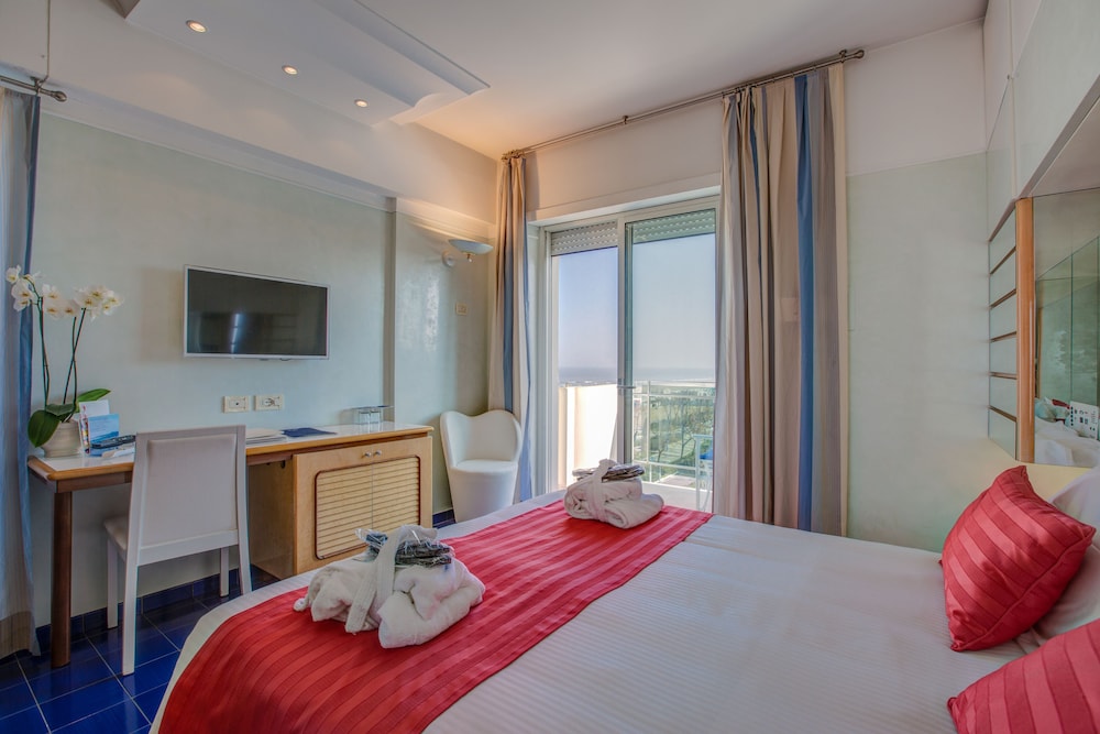 Superior Double or Twin Room, 1 Bedroom, Partial Ocean View photo 3