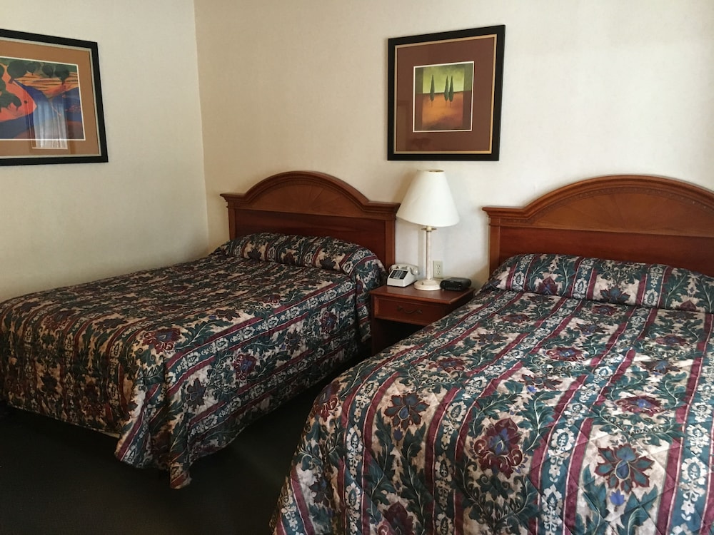 Room, 2 Double Beds photo 2