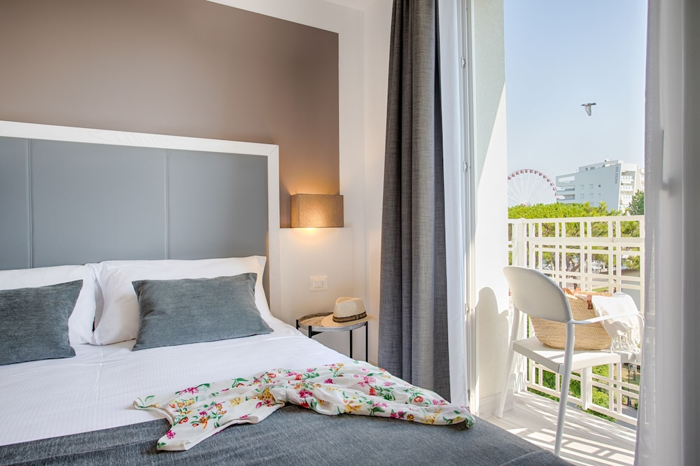 Classic Double Room, Balcony photo 1