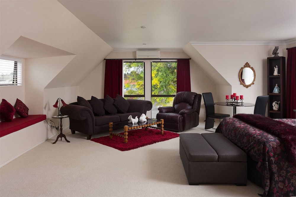 Regal Suite, Garden View photo 2