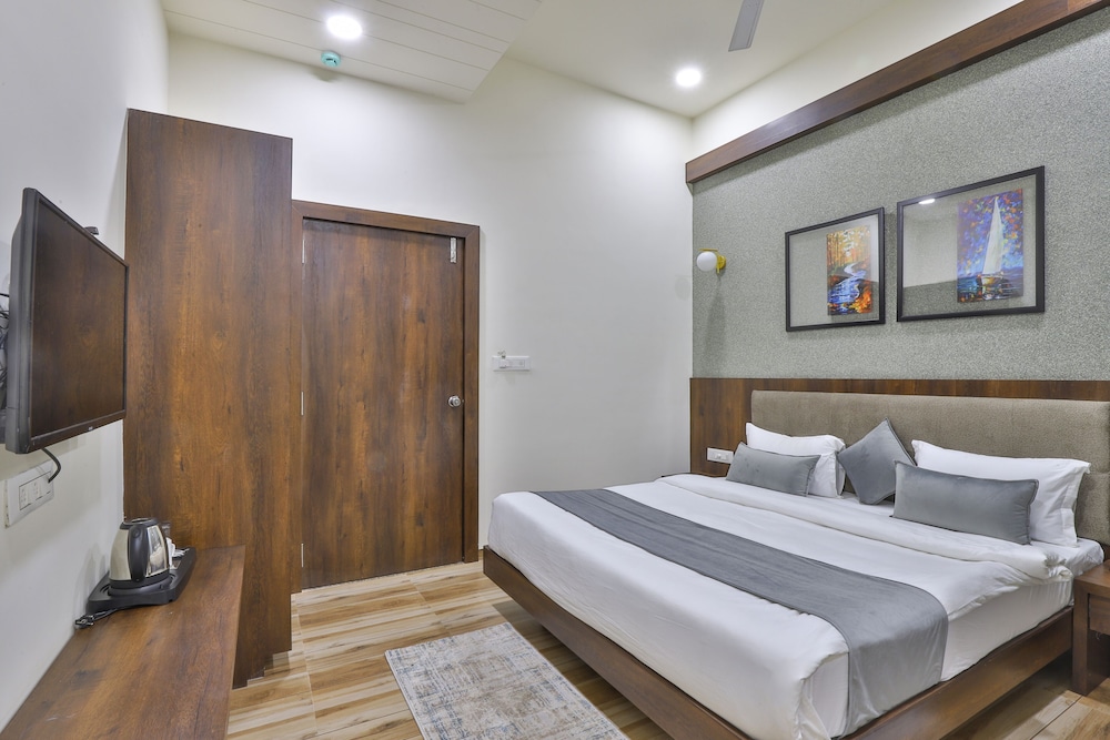 Deluxe Room - Photo 4