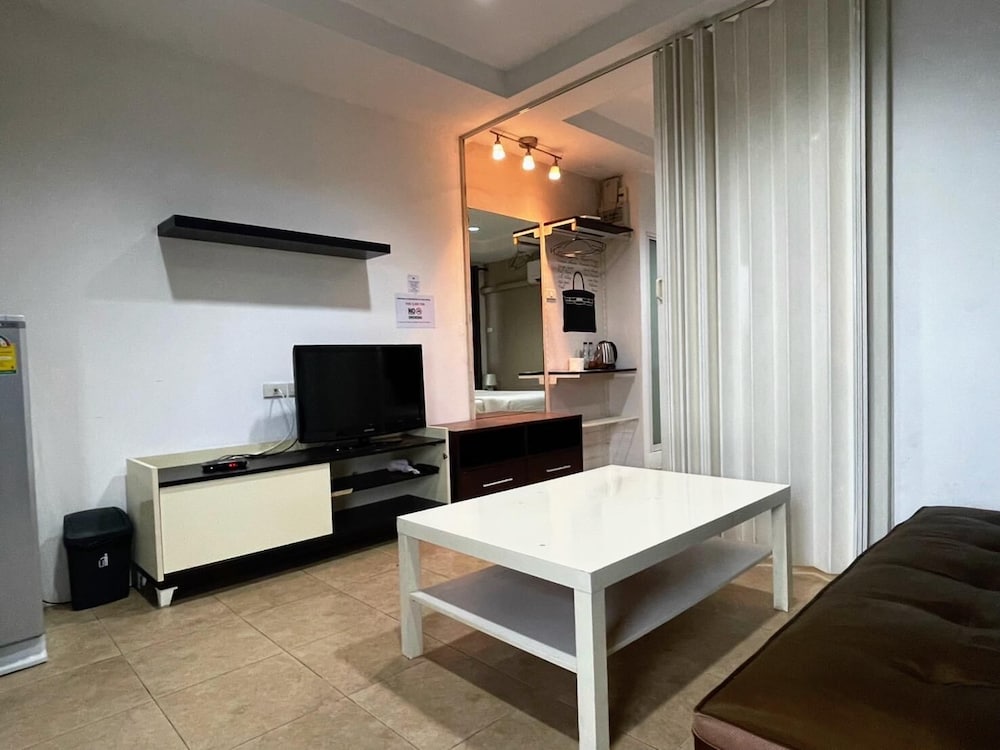 Superior Twin Room, City View (Elevator Available) photo 2
