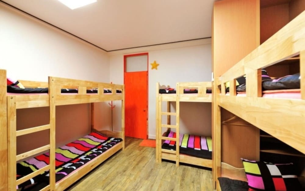 Room (6-Bed Dormitory (Last check-in : 22:0)