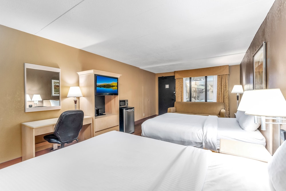 Superior Room, 2 Queen Beds, Pool Access - Photo 1