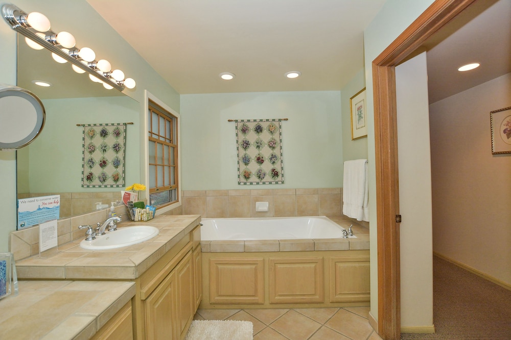 Bellflower Room photo 2