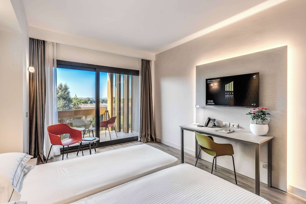 Executive Room, Balcony - Photo 4