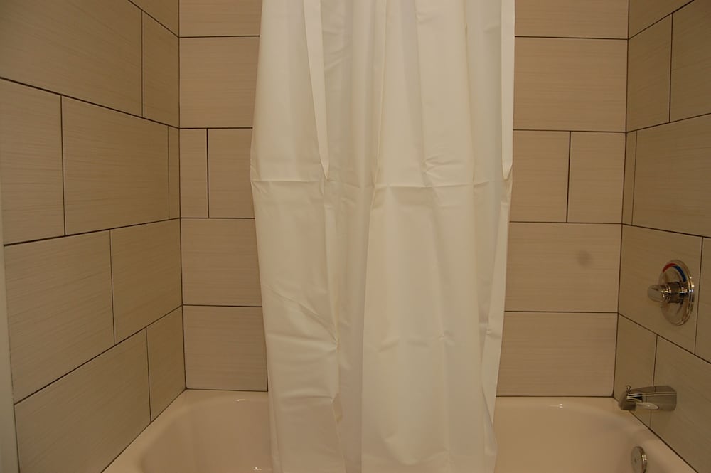 Deluxe Room - Photo 25