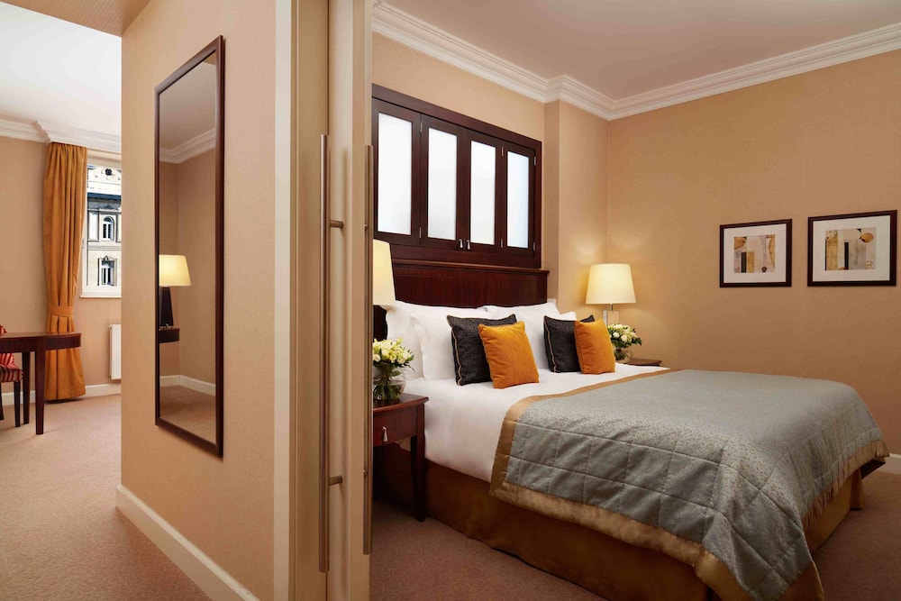 Junior Suite (with Spa and Executive Club Access)