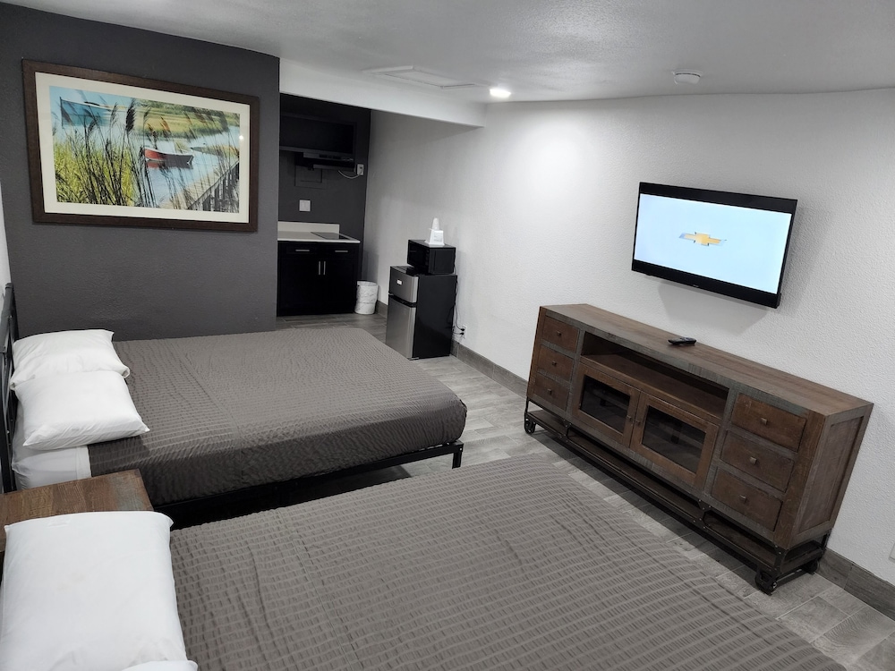 Room, 2 Queen Beds, Non Smoking (Efficiency) - Photo 5