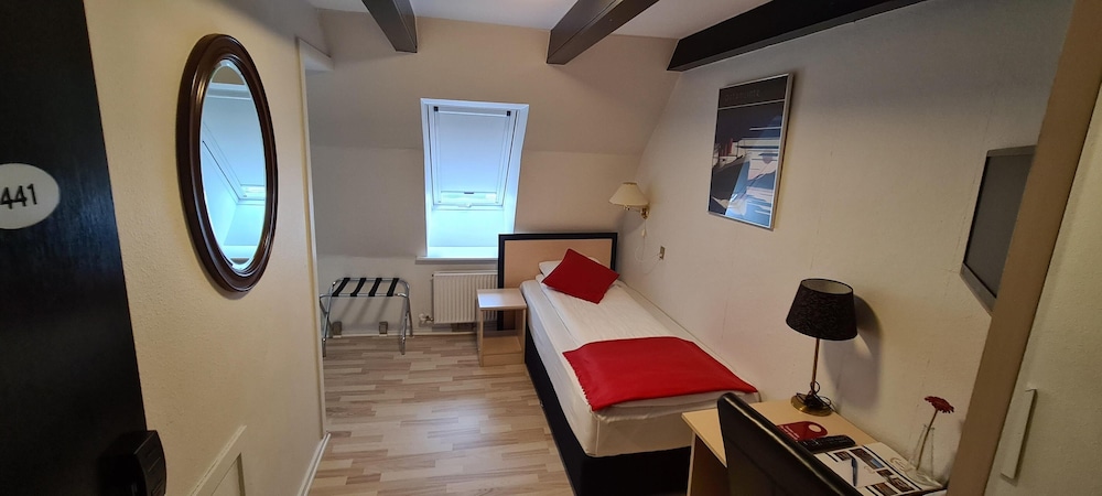 Standard single room, small bathroom, note stairs to floor