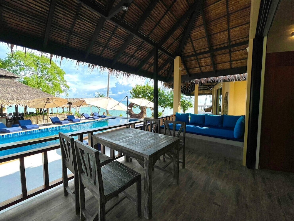 1 Bedroom Villa with Sea View - Photo 10
