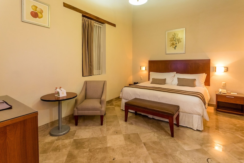 Deluxe Room, 1 King Bed photo 1