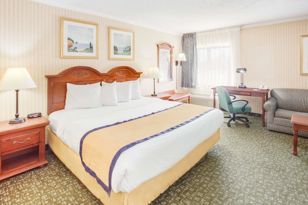 Suite, 1 King Bed, Jetted Tub photo 1