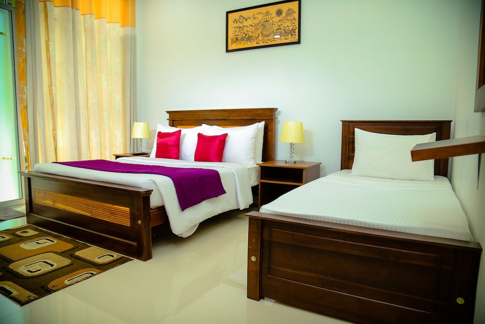 Deluxe Triple Room, Private Bathroom, Pool View