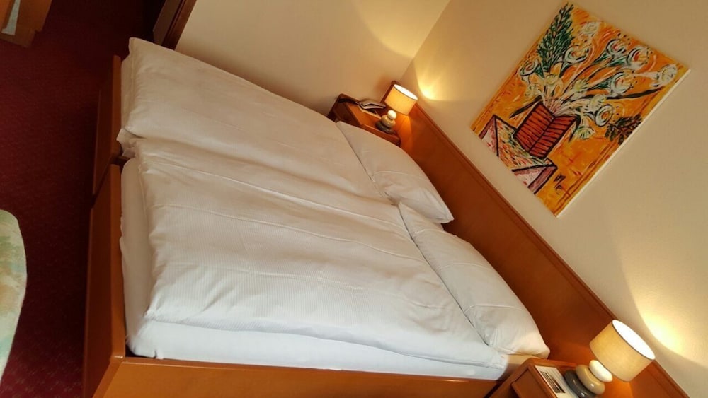Standard Twin Room photo 2