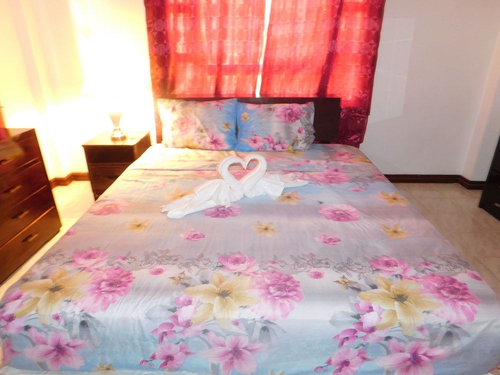 Basic Suite, 1 Queen Bed, Balcony, Beachfront photo 1