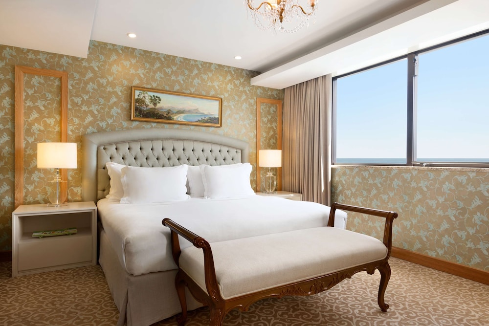 Presidential Suite, Club Lounge Access thumbnail 5