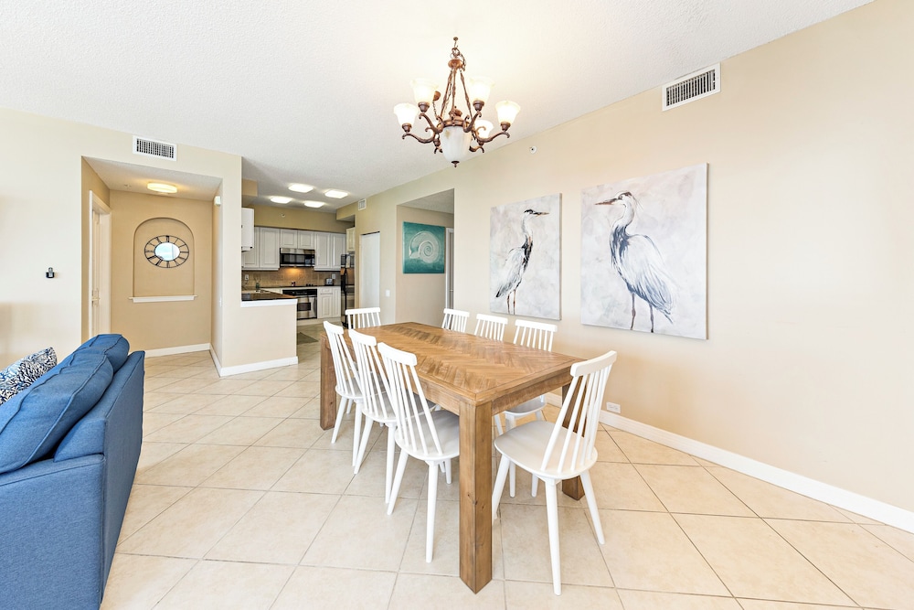 Signature Condo, 3 Bedrooms, Balcony, Ocean View photo 3
