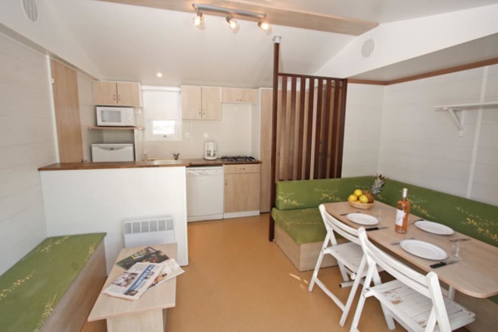 Mobile Home, Multiple Beds, Non Smoking photo 3