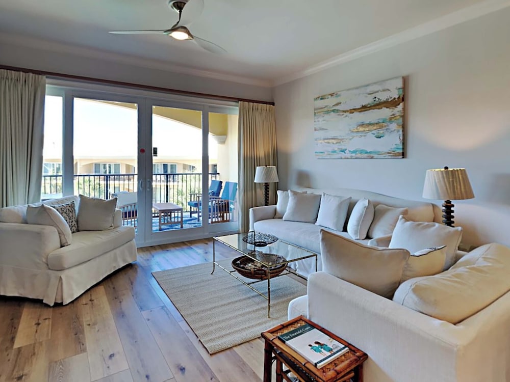Condo (#303E - No Pets)