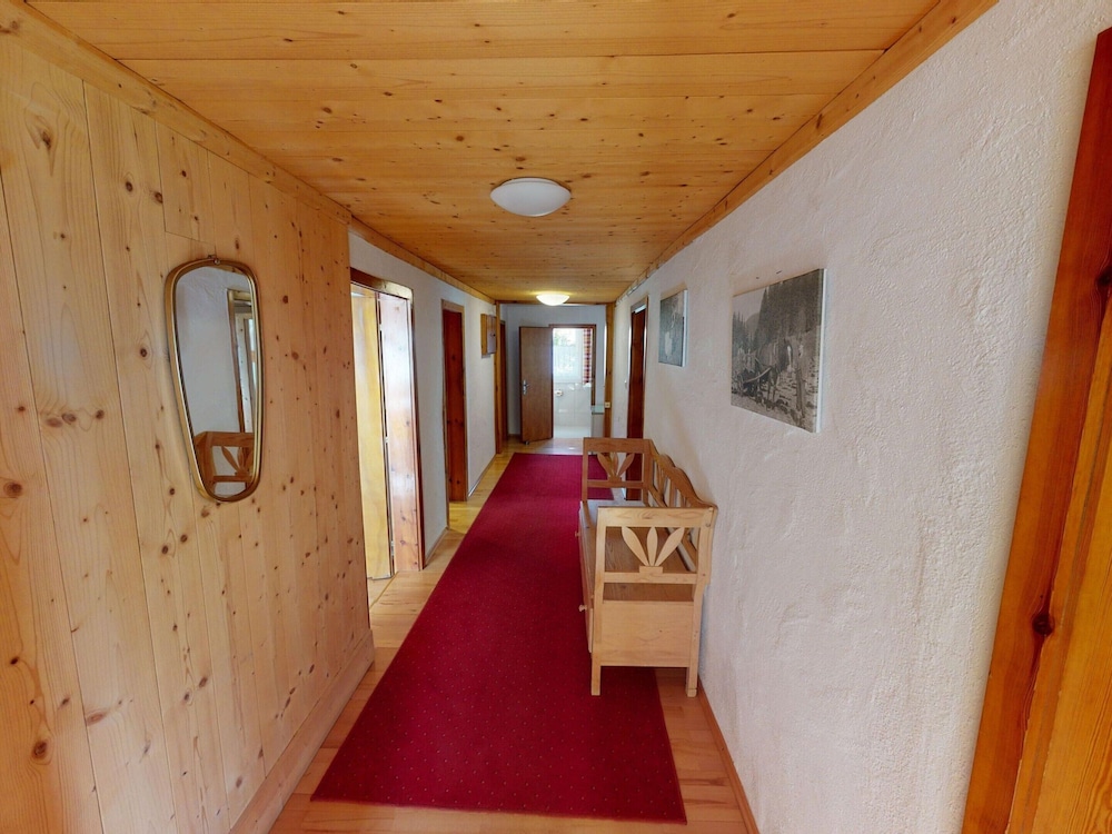 Classic Apartment, 3 Bedrooms photo 2