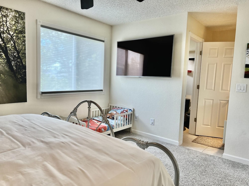 DT Reno - 4BR Home w Patio BBQ Grill Games Room, Photo 30