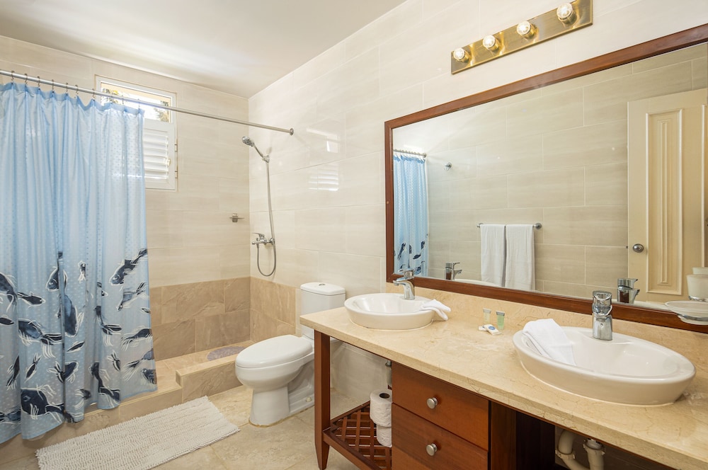 Superior Condo, 3 Bedrooms, Pool View photo 2