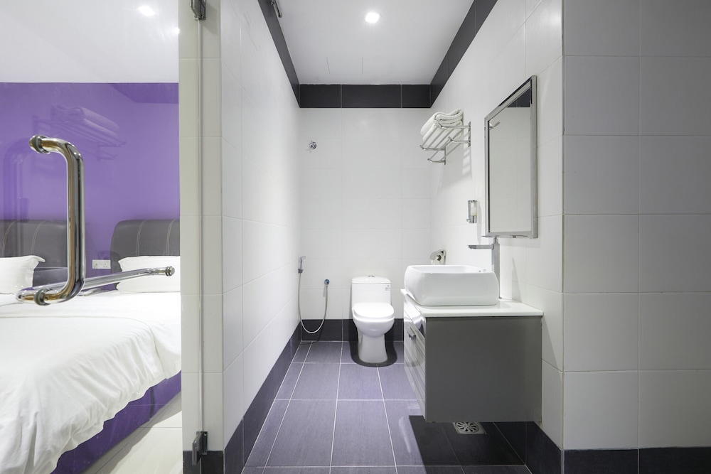 Superior Twin Room Without Window - Photo 3
