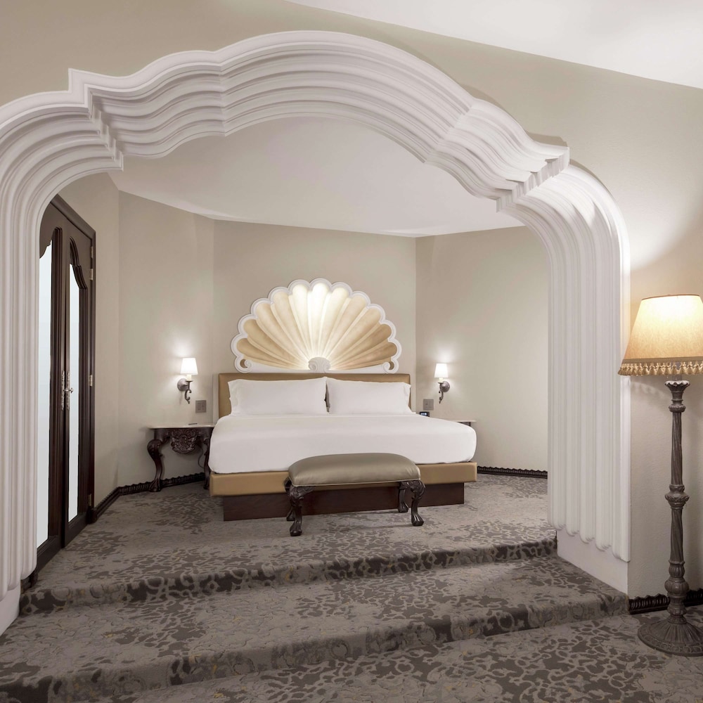 Junior Suite, 1 King Bed - Photo 2