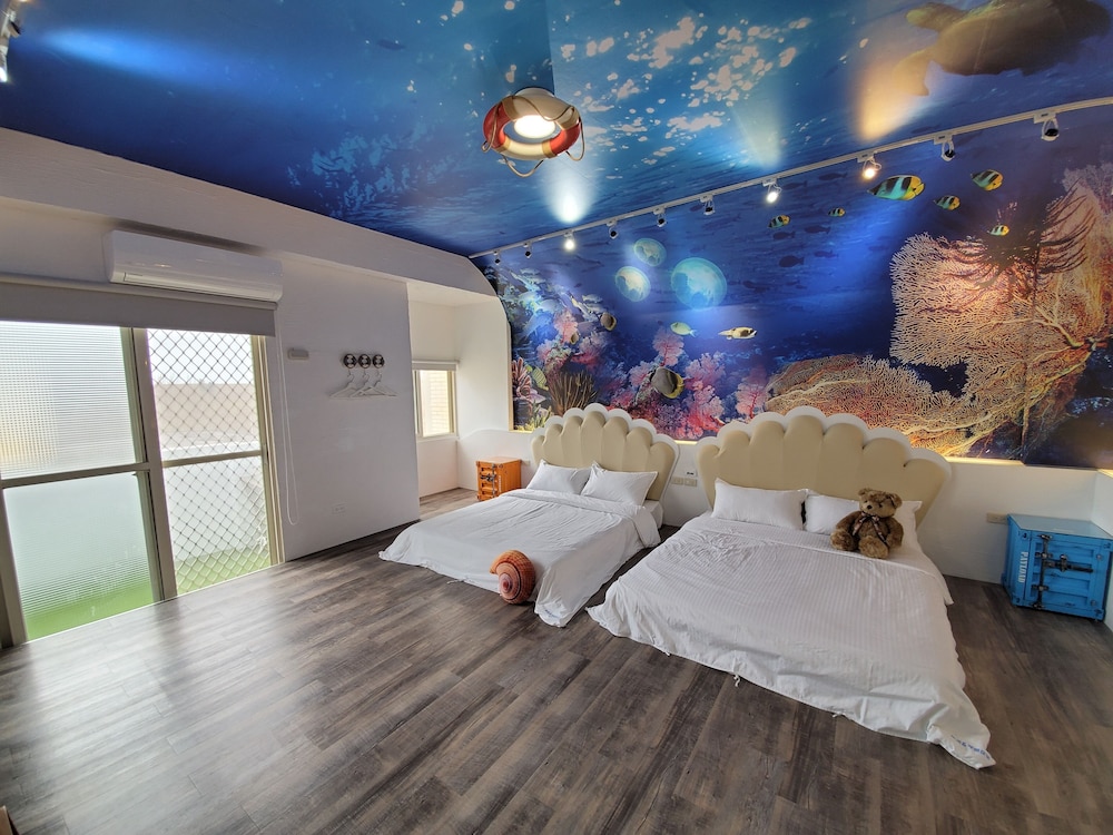 Signature Quadruple Room photo 2