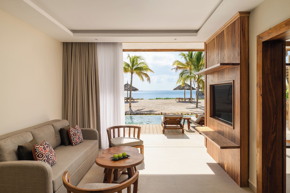 Executive Suite, 1 King Bed (Swim Up, Front Ocean View)