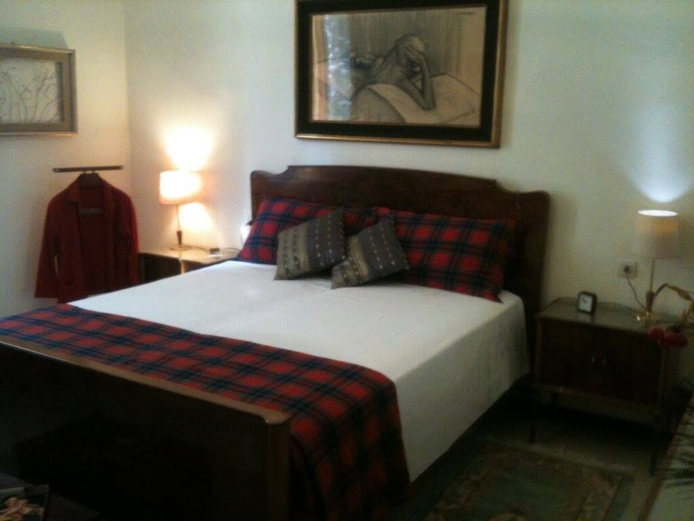 Deluxe Double Room, Shared Bathroom (2 Adults + 1 Child)