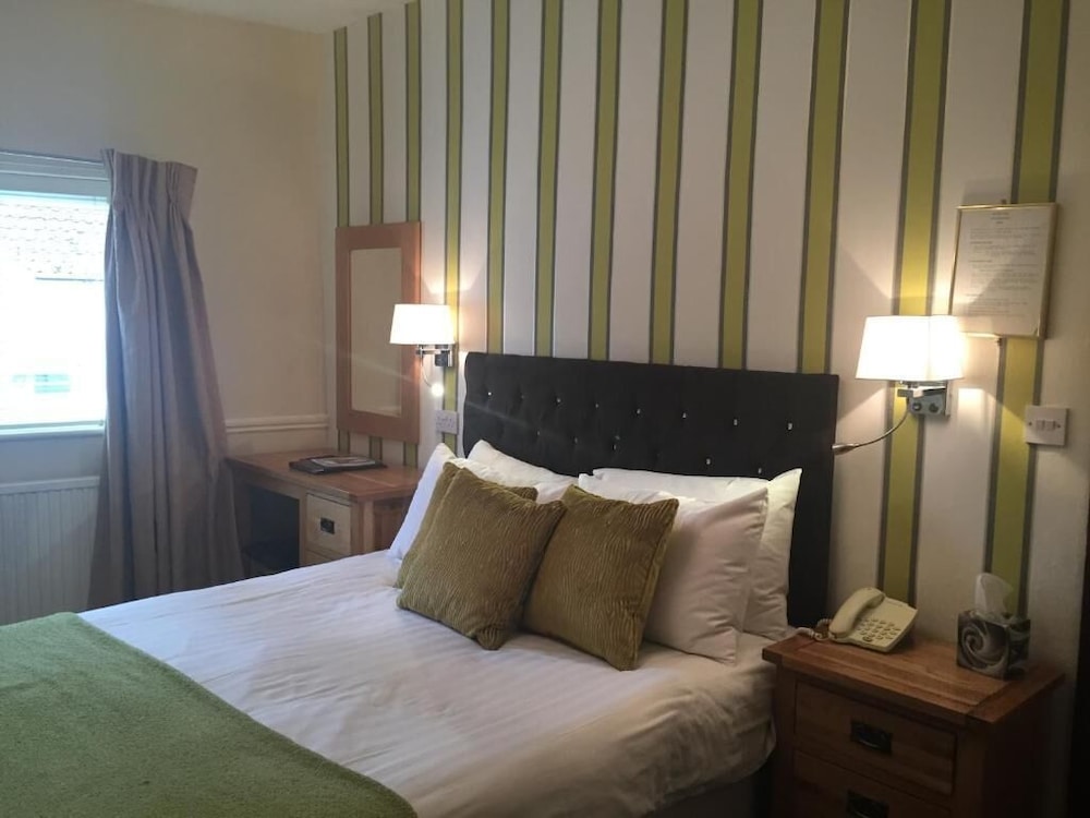 Standard Room, 1 King Bed, Non Smoking - Photo 4