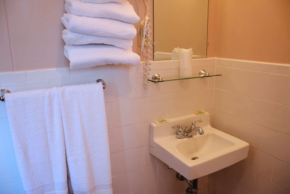 Room, 1 Queen Bed, Kitchenette photo 2