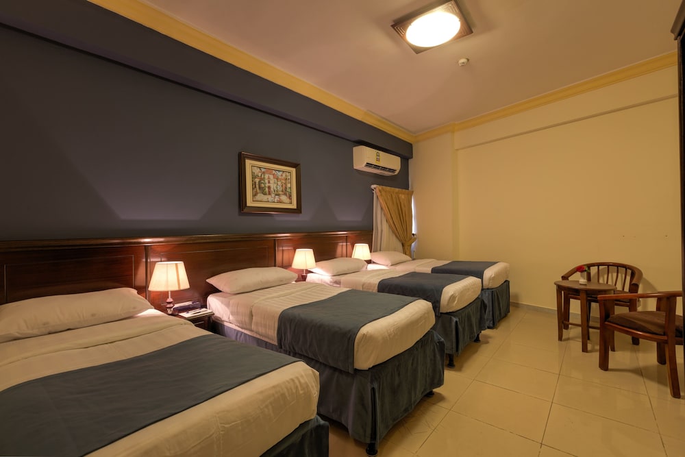 Basic Quadruple Room photo 2