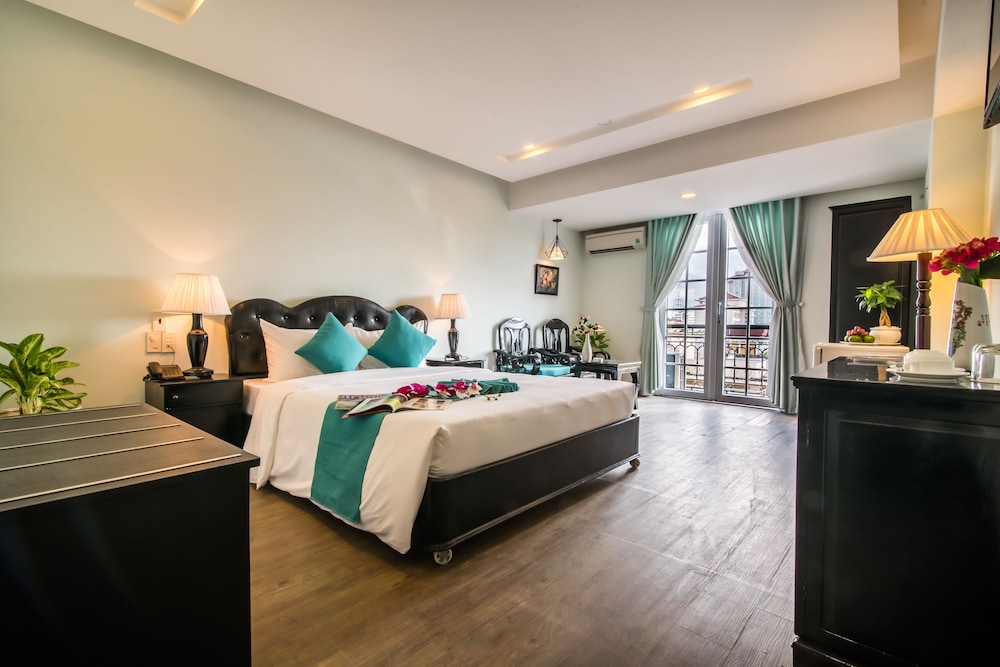 Standard Double Room, City View - Photo 10