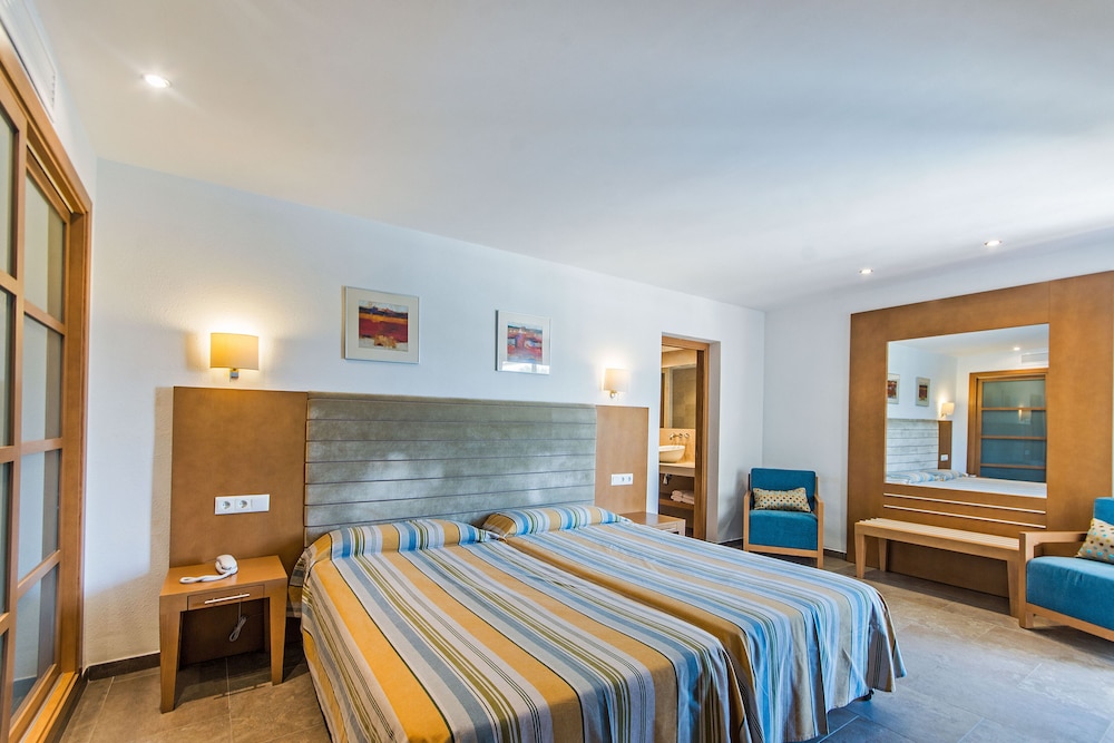 Suite, Balcony, Pool View (3 Adults + 1 Child)