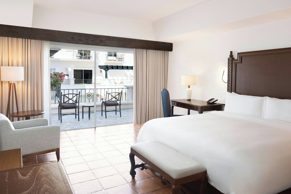 Room, 1 King Bed, Partial Ocean View (Balcony)