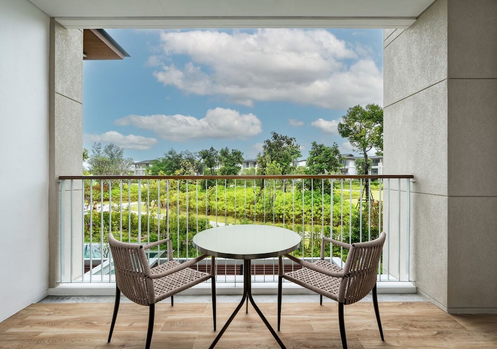 Deluxe Room, 2 Twin Beds, Garden View (Balcony) - Photo 5