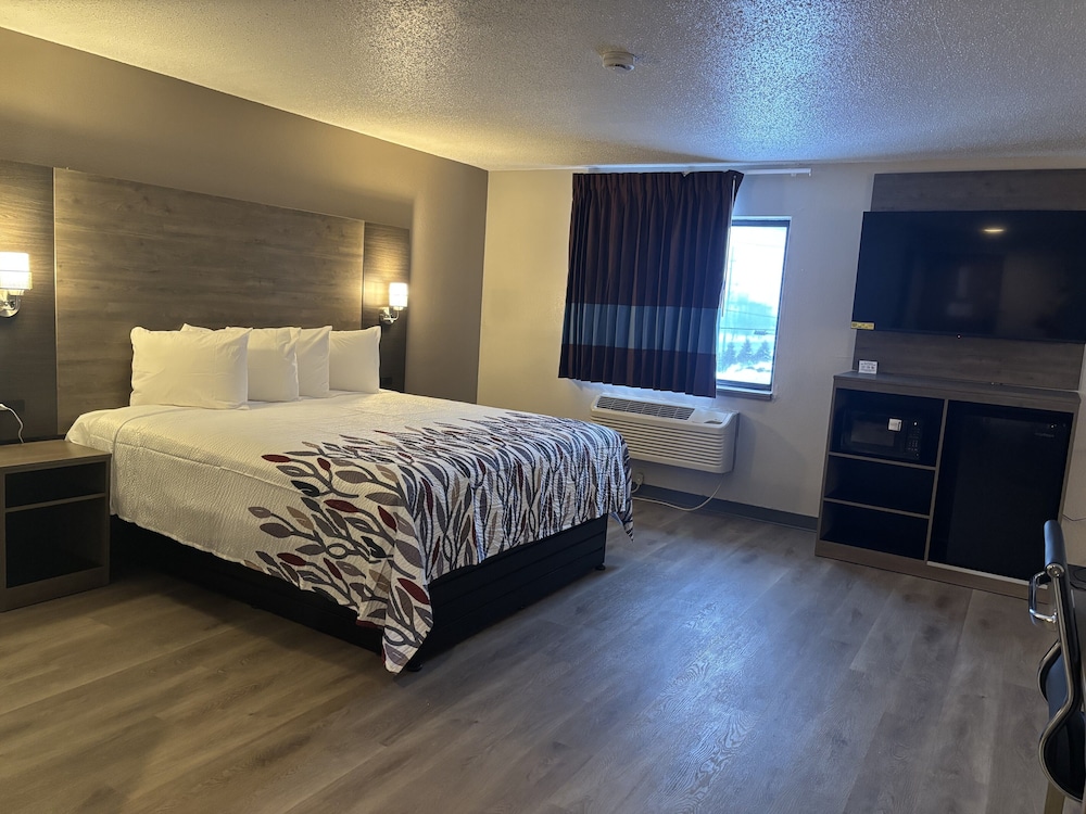 Suite, 1 King Bed, Non Smoking - Photo 3
