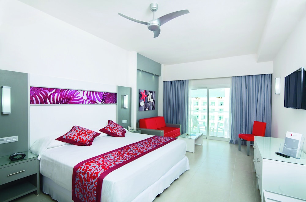 Family Room, 2 Bedrooms (E)