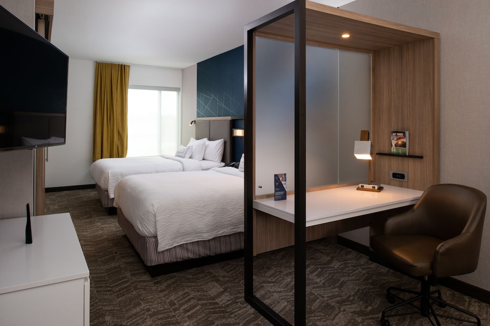 Suite, 2 Queen Beds photo 1
