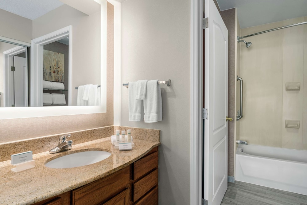2-Bedroom Suite, Hearing Accessible - Photo 5