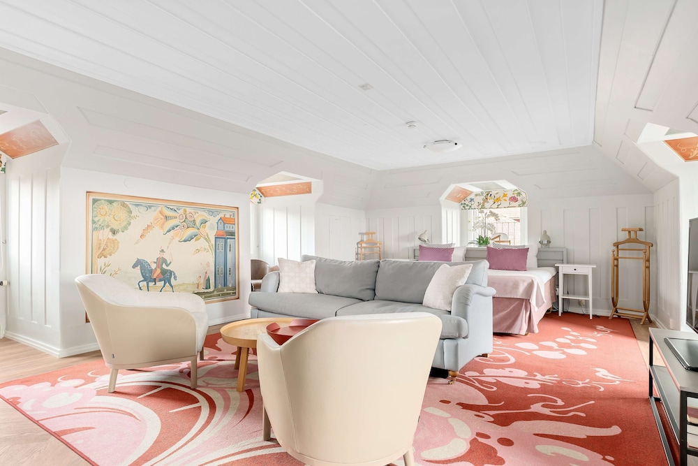 Suite, 2 Twin Beds, Jetted Tub, Sea View (with Sofabed) - Photo 8
