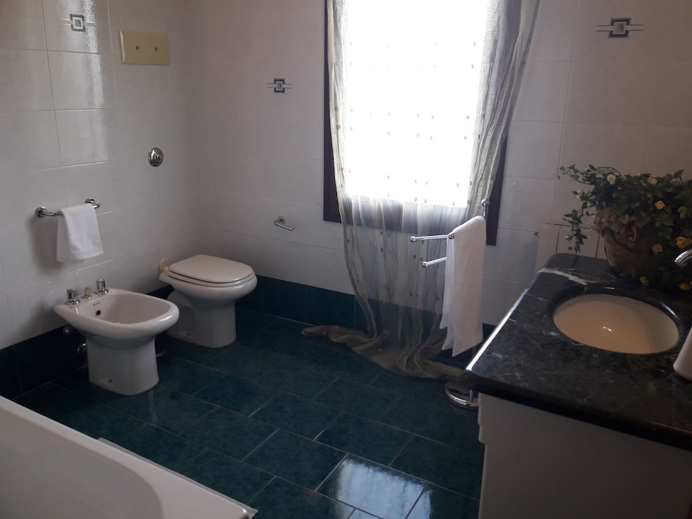 Double Room, Private Bathroom (Private External Bathroom) - Photo 4