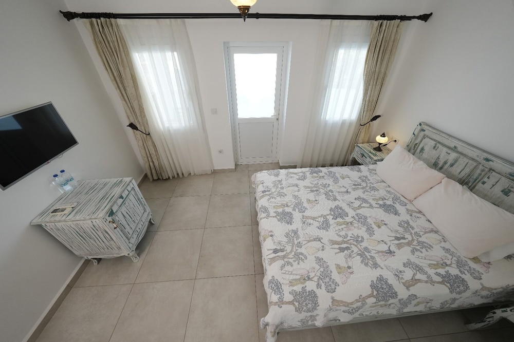 Standard Double Room, Pool View photo 1