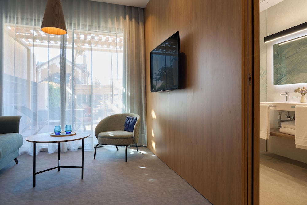 Junior Suite con Jacuzzi y Terraza con vista Piscina - Photo 12