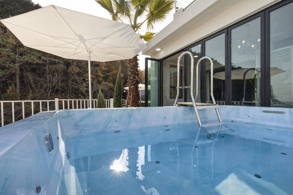 Basic Room, 1 Queen Bed, Ocean View (private whirlpool, 102) - Photo 25