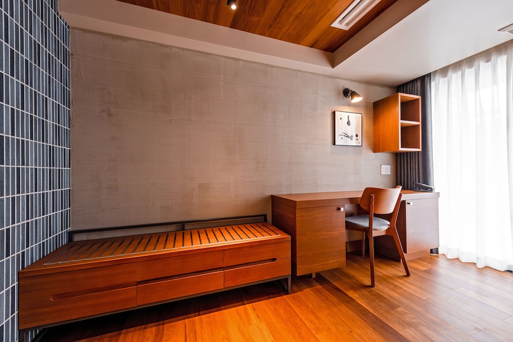 Deluxe King Room, Non Smoking - Photo 3